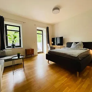 Charmante Im Gruenen Apartment