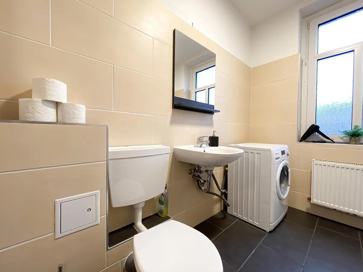 Komfortables Apartment Nah An Porsche & Flughafen - Schreibtisch, Sehr Schnelles Internet & Queensize-Bett Lipsk