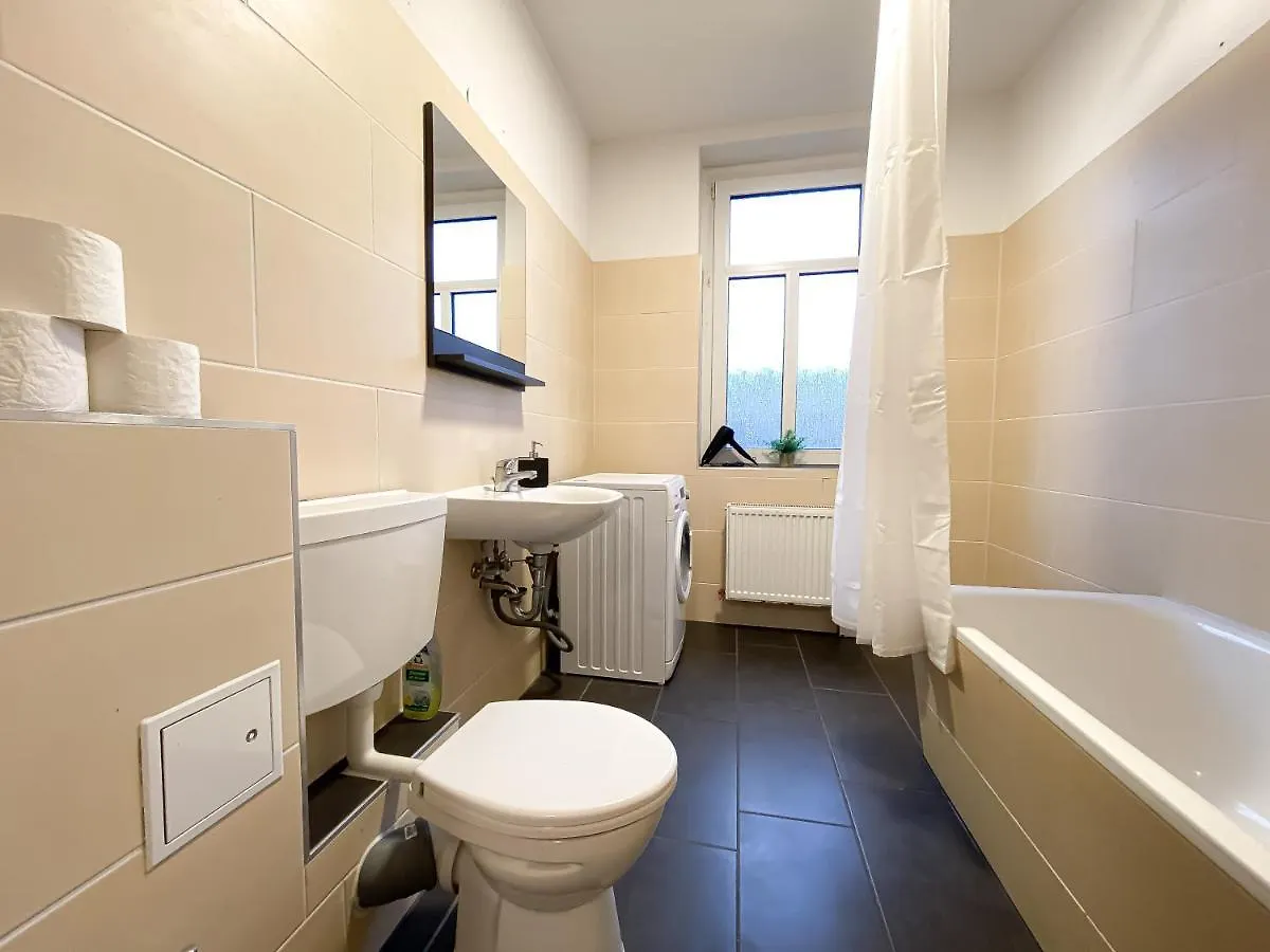 Komfortables Apartment Nah An Porsche & Flughafen - Schreibtisch, Sehr Schnelles Internet & Queensize-Bett Lipsk