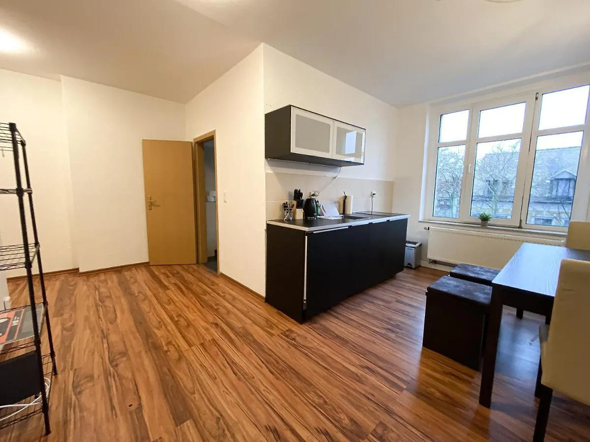 Komfortables Apartment Nah An Porsche & Flughafen - Schreibtisch, Sehr Schnelles Internet & Queensize-Bett Lipsk