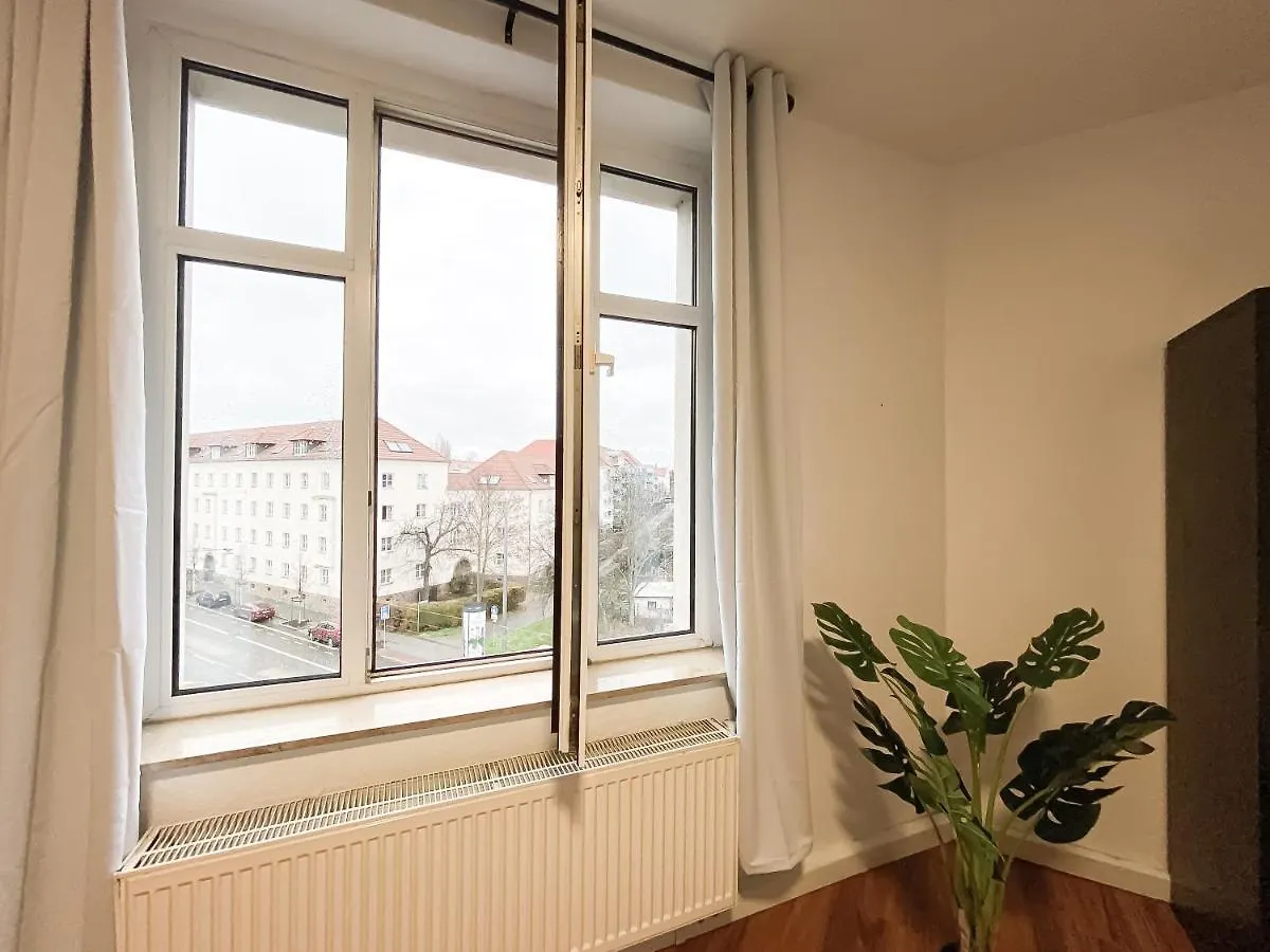Komfortables Apartment Nah An Porsche & Flughafen - Schreibtisch, Sehr Schnelles Internet & Queensize-Bett Lipsk Niemcy