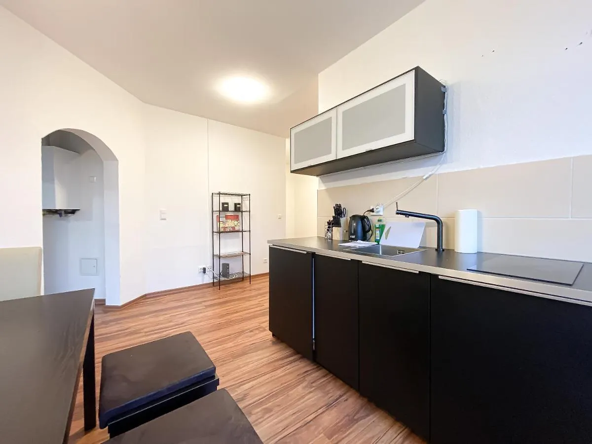 Komfortables Apartment Nah An Porsche & Flughafen - Schreibtisch, Sehr Schnelles Internet & Queensize-Bett Lipsk